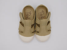 Cargar imagen en el visor de la galería, SANDALIAS CON PUNTERA DE GOMA BEIGE