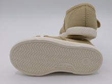 Cargar imagen en el visor de la galería, SANDALIAS CON PUNTERA DE GOMA BEIGE