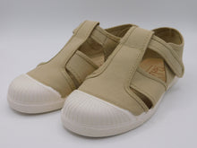 Cargar imagen en el visor de la galería, SANDALIAS CON PUNTERA DE GOMA BEIGE