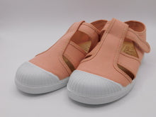 Cargar imagen en el visor de la galería, SANDALIAS CON PUNTERA DE GOMA SALMÓN