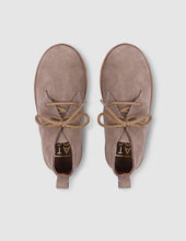 Cargar imagen en el visor de la galería, BOTÍN PISACACAS SERRAJE TAUPE