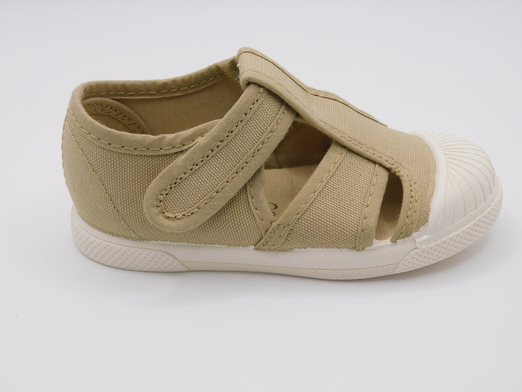 SANDALIAS CON PUNTERA DE GOMA BEIGE